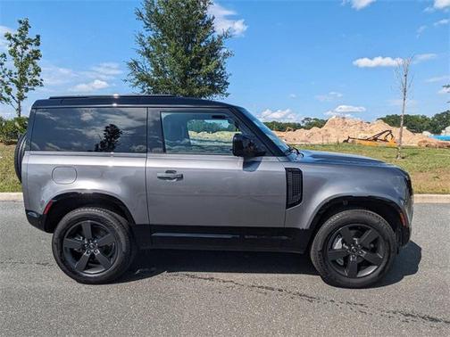 2024 Land Rover Defender 90 P400 X-Dynamic SE
