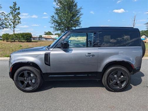 2024 Land Rover Defender 90 P400 X-Dynamic SE