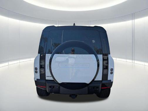 Fuji White 2026 Land Rover Defender P400 X-Dynamic SE