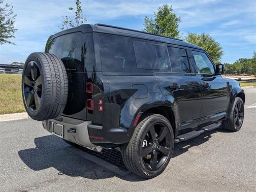 2025 Land Rover Defender 110 P400 X-Dynamic SE