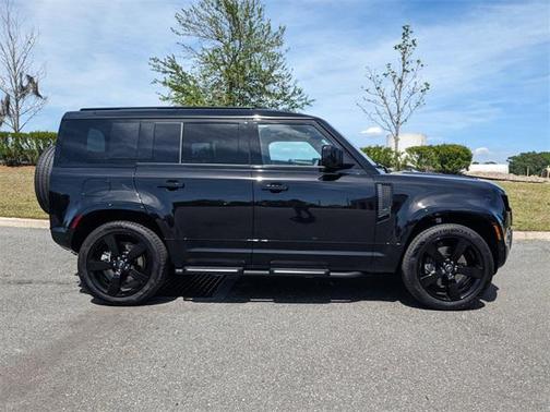 2025 Land Rover Defender 110 P400 X-Dynamic SE