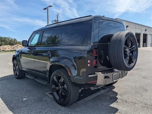 2025 Land Rover Defender 110 P400 X-Dynamic SE
