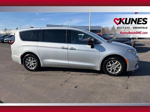 2024 Chrysler Pacifica Touring L