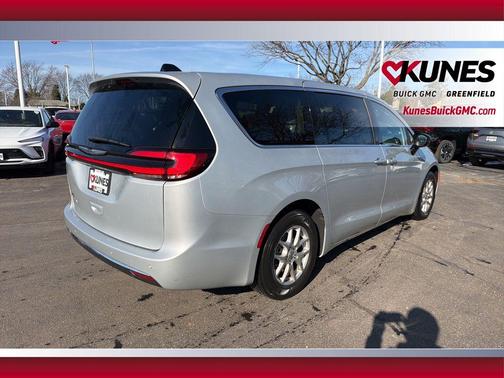 2024 Chrysler Pacifica Touring L