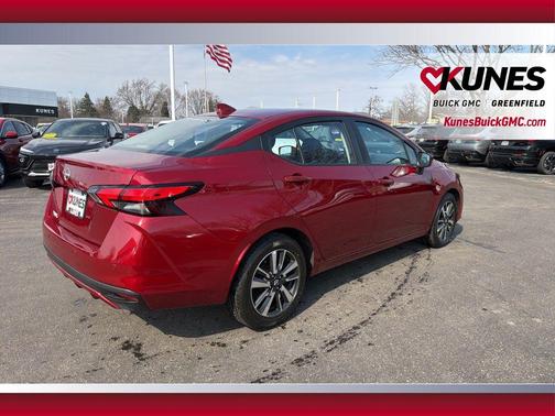 Scarlet 2025 Nissan Versa 1.6 SV