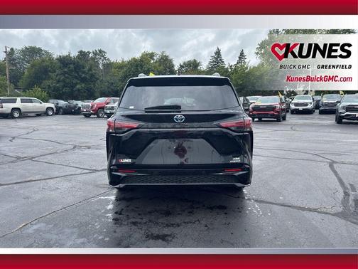 2021 Toyota Sienna XSE 7 Passenger