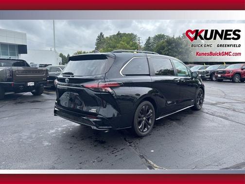 2021 Toyota Sienna XSE 7 Passenger