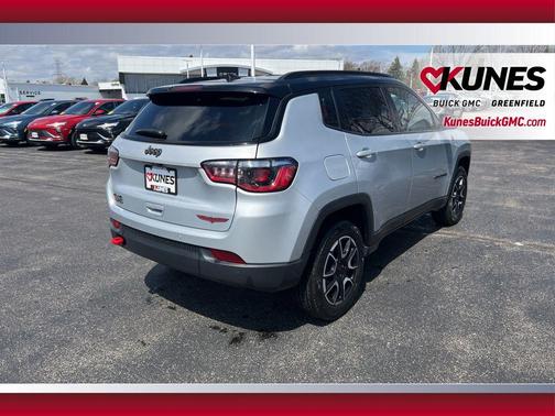 Silver Zynith Metallic Clearcoat 2024 Jeep Compass Trailhawk