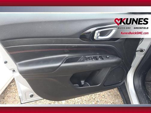 Silver Zynith Metallic Clearcoat 2024 Jeep Compass Trailhawk