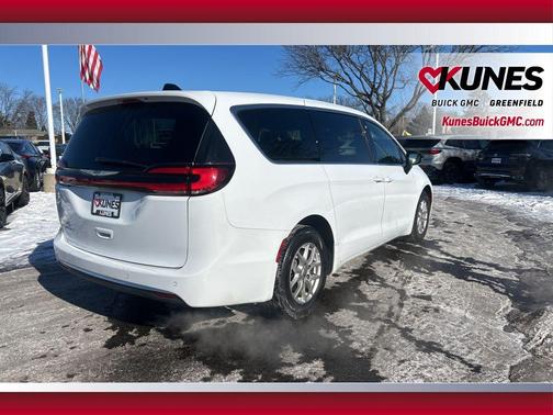 2025 Chrysler Pacifica L