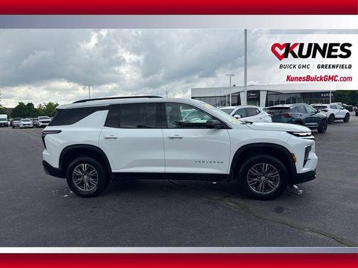 Summit White 2024 Chevrolet Traverse LT