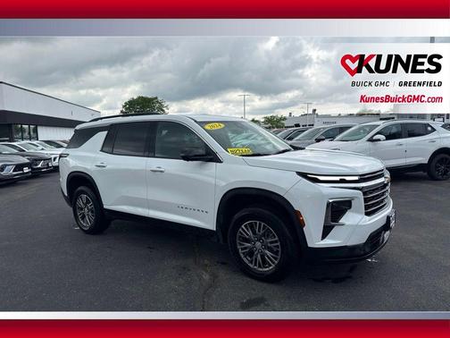 Summit White 2024 Chevrolet Traverse LT