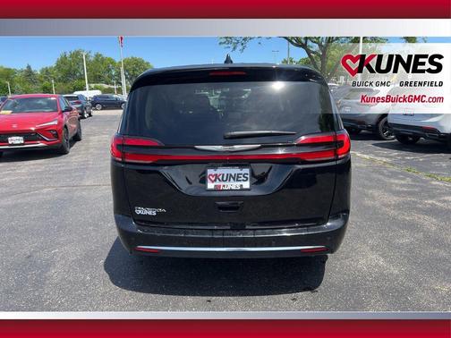 Diamond Black 2024 Chrysler Pacifica Touring L