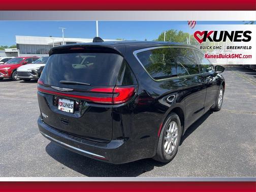 Diamond Black 2024 Chrysler Pacifica Touring L