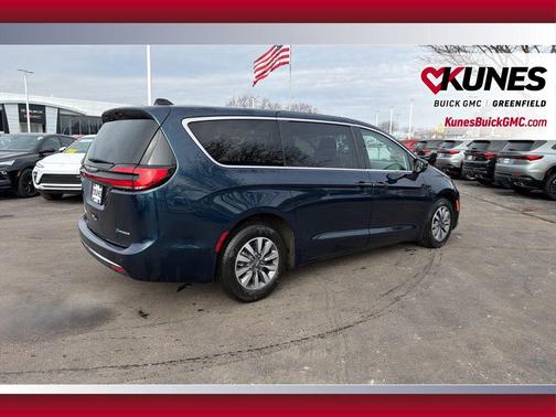 2023 Chrysler Pacifica Hybrid Touring L