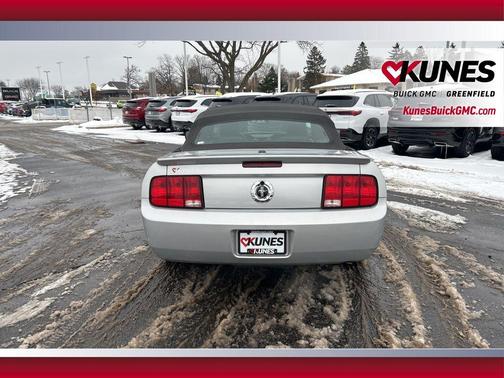 2008 Ford Mustang Deluxe