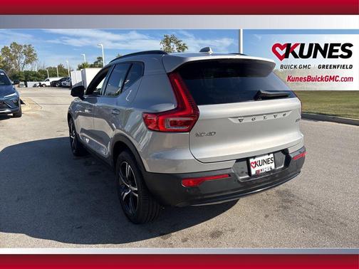 2024 Volvo XC40 B5 Core