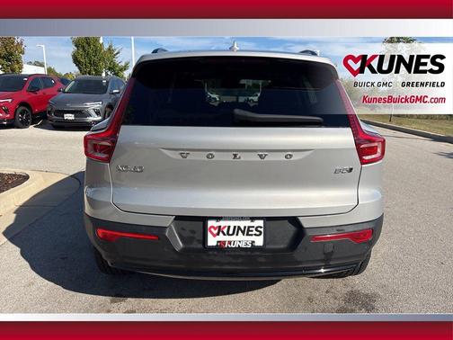 2024 Volvo XC40 B5 Core