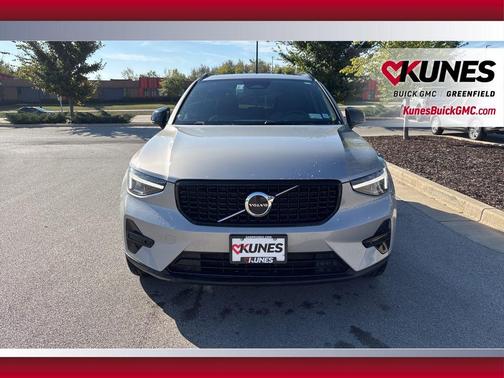 2024 Volvo XC40 B5 Core