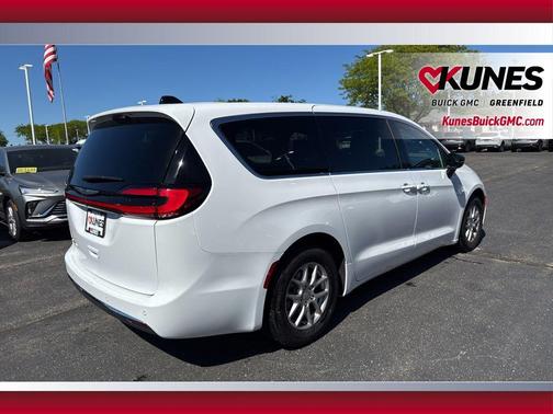 Bright White Clearcoat 2025 Chrysler Pacifica L
