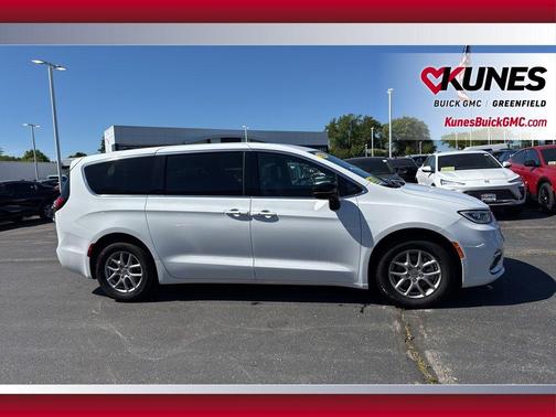 Bright White Clearcoat 2025 Chrysler Pacifica L