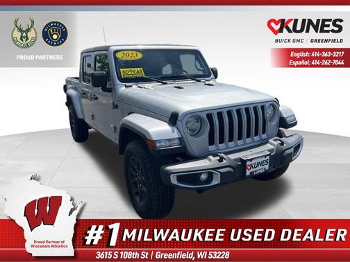 Silver Zynith Clearcoat 2023 Jeep Gladiator Overland