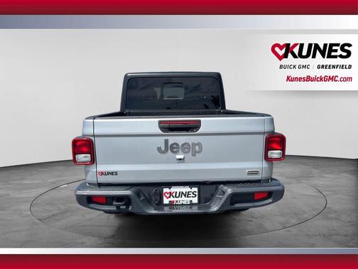 Silver Zynith Clearcoat 2023 Jeep Gladiator Overland