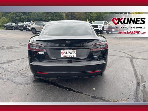 2022 Tesla Model S Plaid