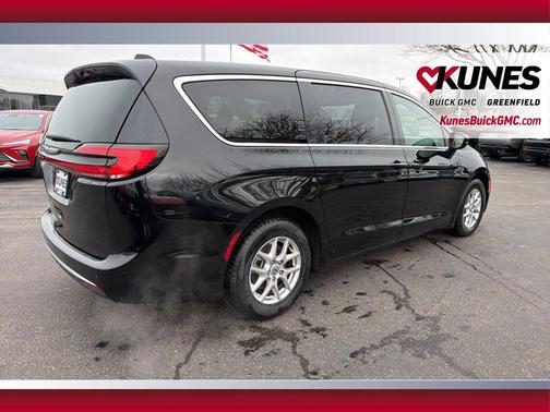 Diamond Black Crystal Pearlcoat 2025 Chrysler Pacifica L