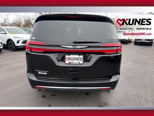 Diamond Black Crystal Pearlcoat 2025 Chrysler Pacifica L