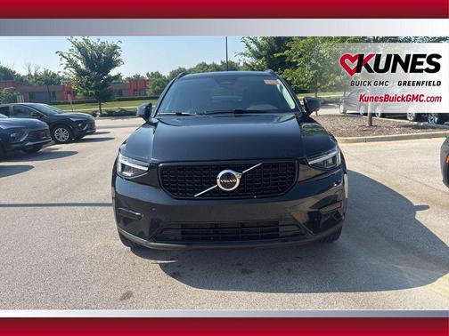 2024 Volvo XC40 B5 Core