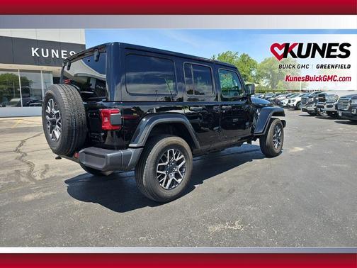 Black Clearcoat 2025 Jeep Wrangler 4-Door Sahara 4x4