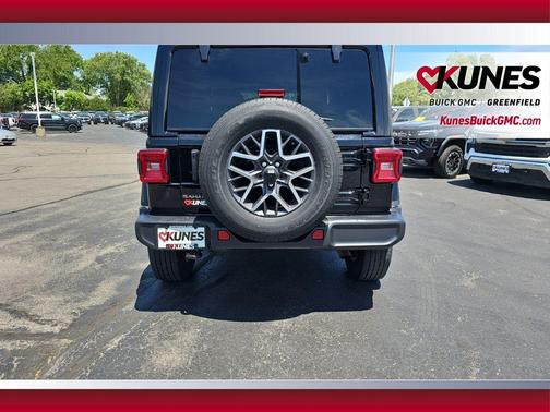 Black Clearcoat 2025 Jeep Wrangler 4-Door Sahara 4x4