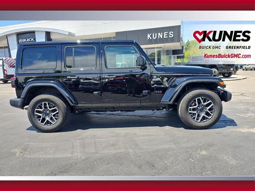 Black Clearcoat 2025 Jeep Wrangler 4-Door Sahara 4x4