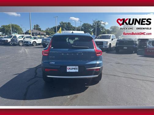 2024 Volvo XC40 B5 Core