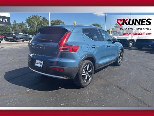 2024 Volvo XC40 B5 Core