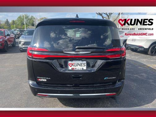 Diamond Black Crystal Pearlcoat 2024 Chrysler Pacifica Hybrid Select