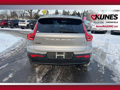 2024 Volvo XC40 B5 Core