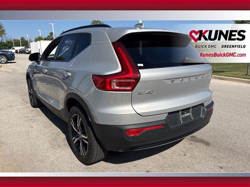 2024 Volvo XC40 B5 Core