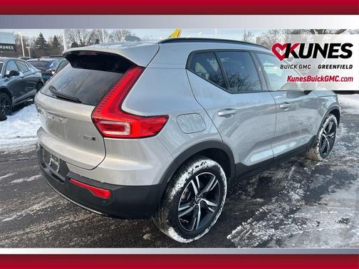 2024 Volvo XC40 B5 Core