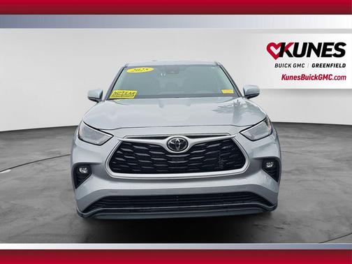 Celestial Silver Metallic 2025 Toyota Highlander LE