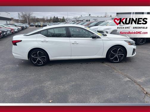 Glacier White 2024 Nissan Altima SR FWD