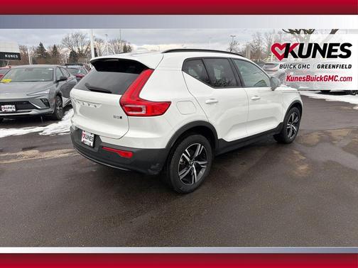 2024 Volvo XC40 B5 Core