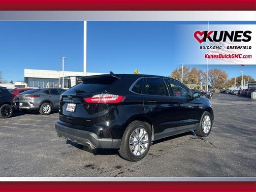 2022 Ford Edge Titanium