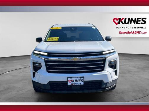 Summit White 2025 Chevrolet Traverse LT