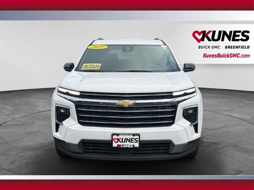 Summit White 2025 Chevrolet Traverse LT
