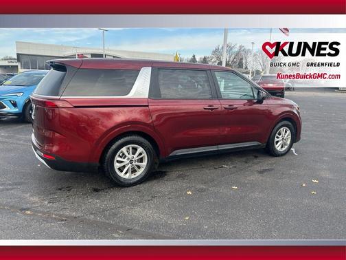 2024 Kia Carnival LX