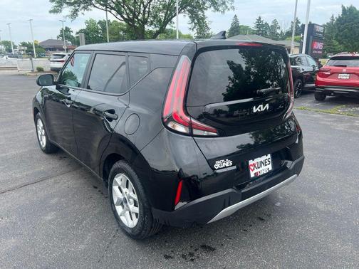 Fusion Black 2025 Kia Soul LX