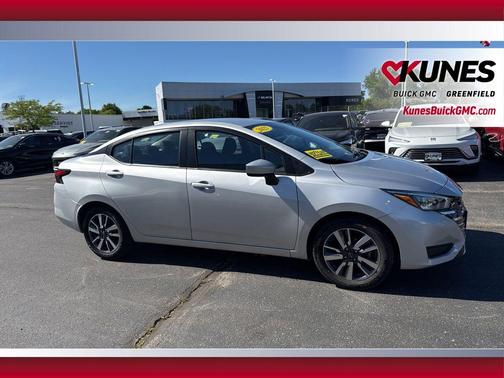 Brilliant Silver Metallic 2025 Nissan Versa 1.6 SV