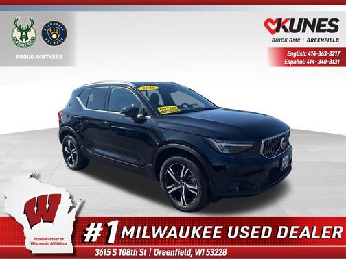 Onyx Black Metallic 2025 Volvo XC40 B5 Core Bright Theme